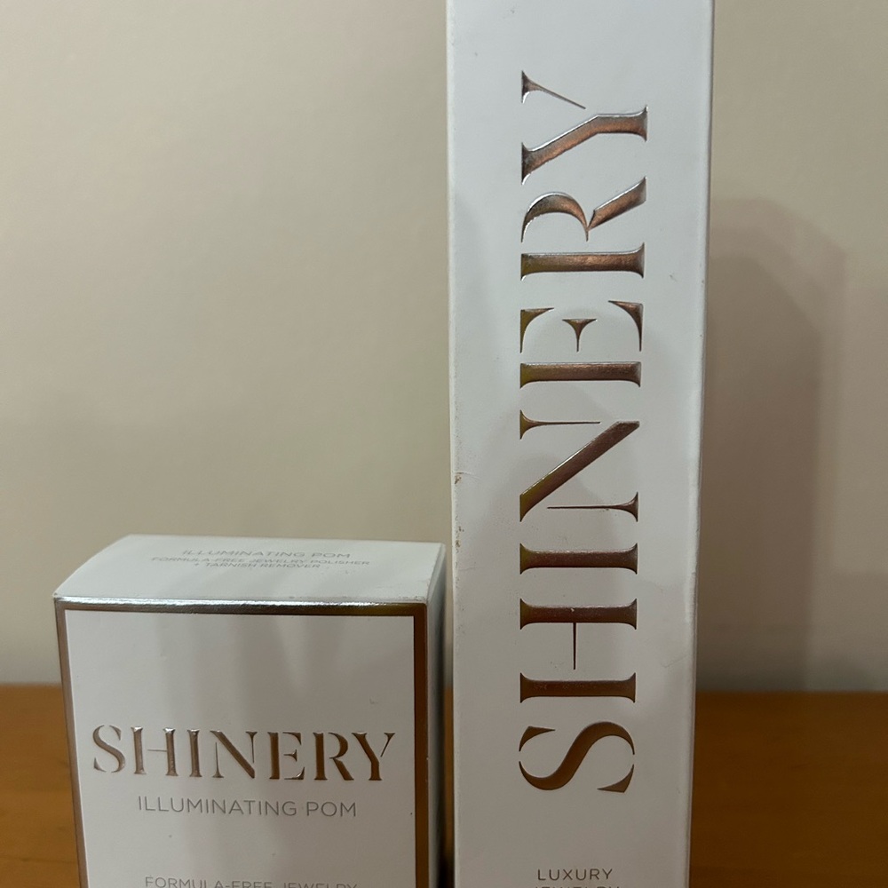 The Shinery Jewelry Radiance Wash and Illuminating Pom.